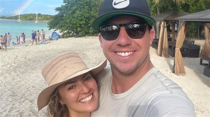 A Deep Dive Into Amanda Balionis Renner's Husband: The Man Behind The Camera