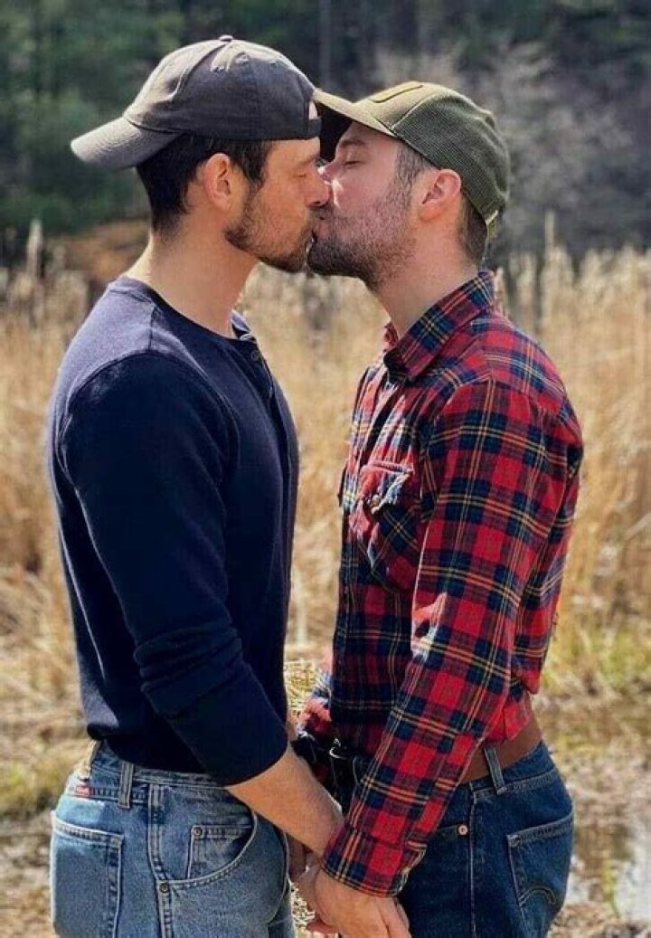 Breaking Boundaries: The Fascinating World Of Straight Guys Kissing