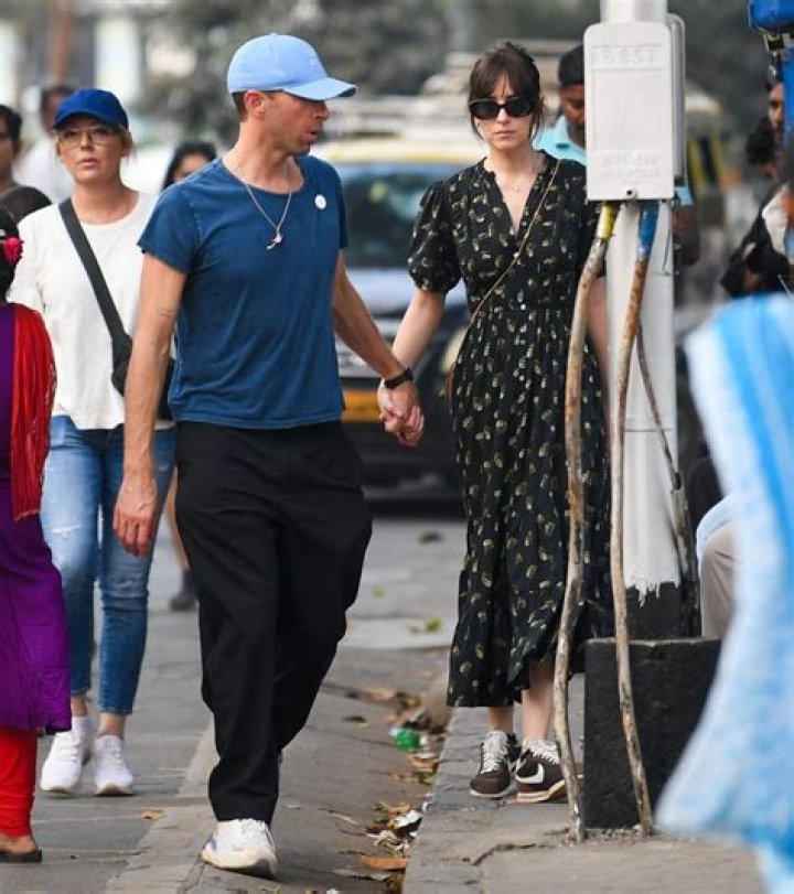 Dakota Johnson And Chris Martin's Surprising Age Gap: Uncovering The True Story