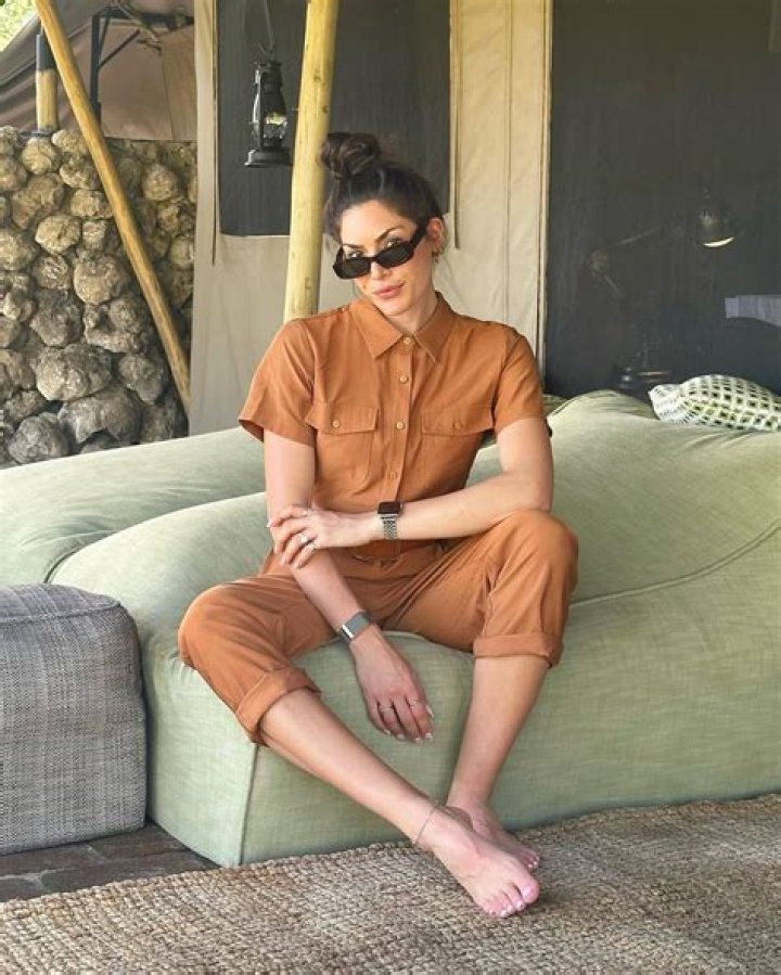 Exploring Nikki Howard's Captivating Feet