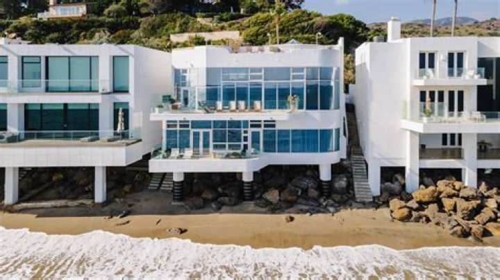 Exploring Shannen Doherty's Malibu House: A Glimpse into Celebrity Living