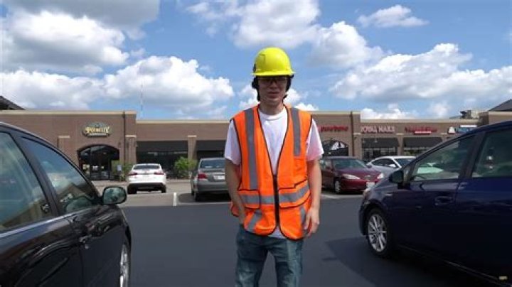 How Tall Is Lofe Youtuber?