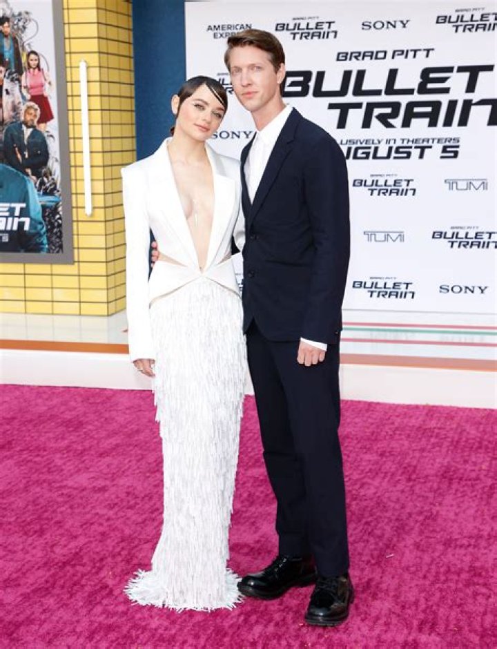 Joey King And Alexis Bledel's Twin-Like Appearance Unveiled