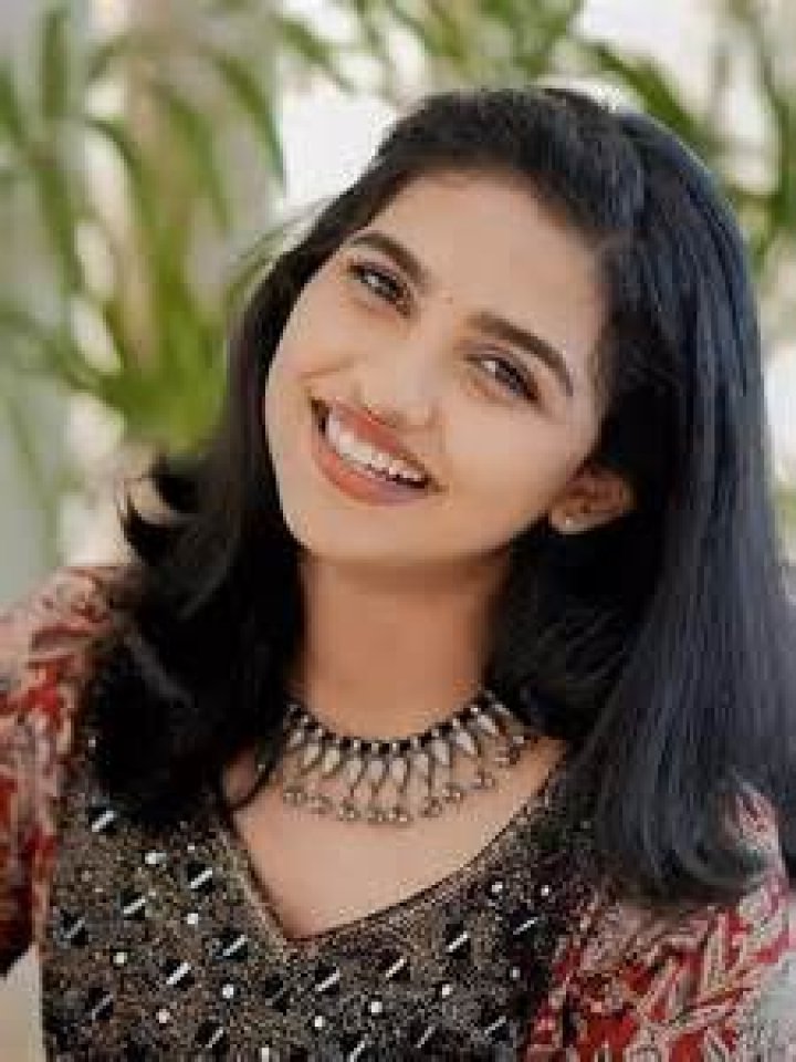 Mamita Baiju Height: A Detailed Examination Of Her Stature