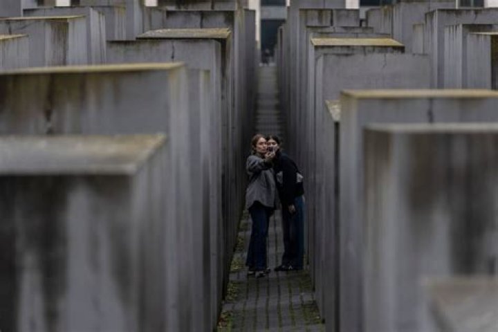 Mary Berg And Her Husband's Impact On Holocaust Remembrance