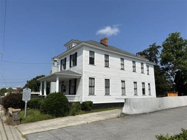 Pioneering Physician And Public Health Advocate