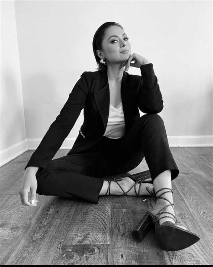 Uncover The Enchanting Allure Of Aishah Hasnie's Captivating Measurements