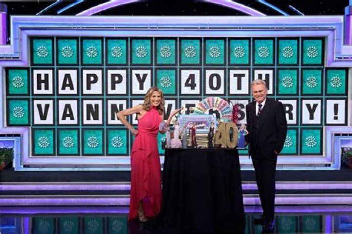 Uncover The Fascinating World Of Vanna White: Iconic Game Show Hostess