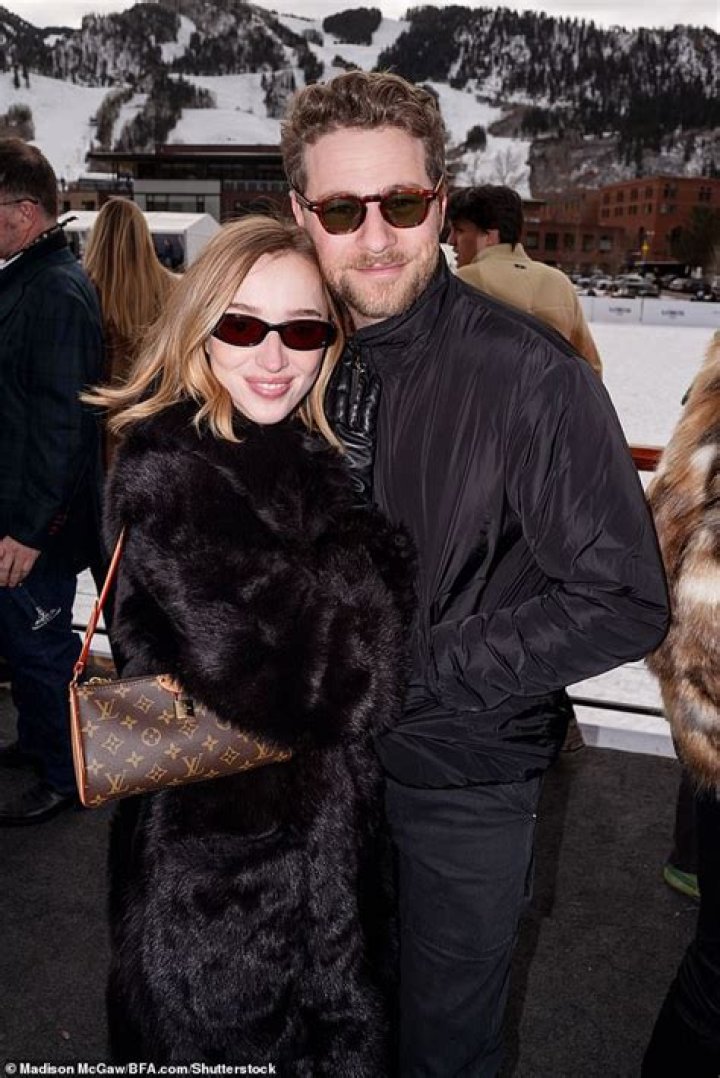 Uncover The Secrets Of Phoebe Dynevor And Cameron Fuller's Thriving Relationship