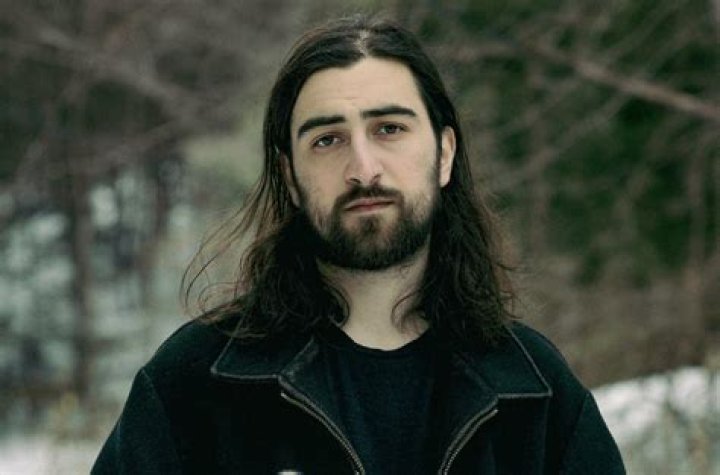 Uncover The Truth: Is Noah Kahan Off The Market?