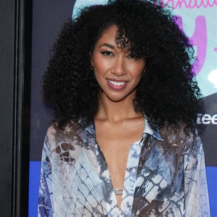 Uncover The Vibrant World Of Aoki Lee Simmons: Lifestyle, Impact, And Style