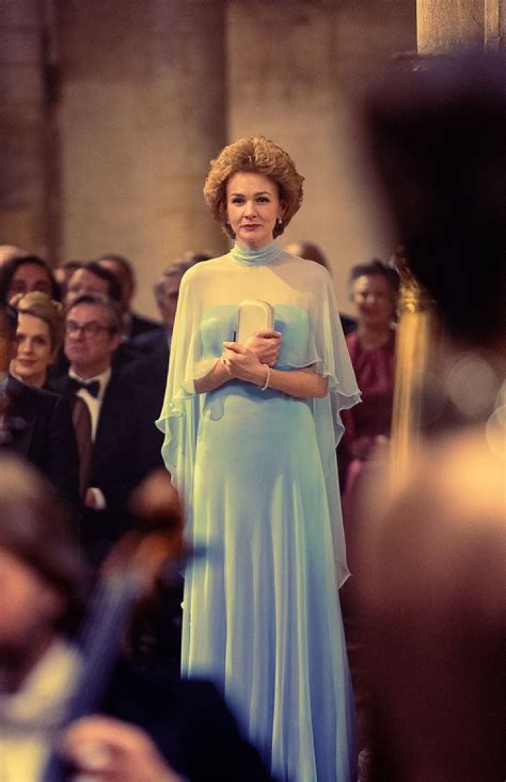 Unlock The Glamorous World Of Mary J. Blige's Iconic Dresses