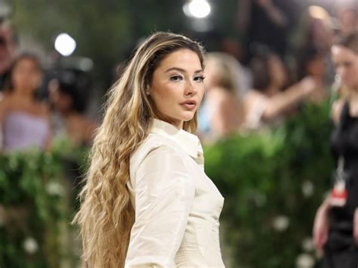 Unlocking Height Secrets: Unveiling Madelyn Cline's Stature