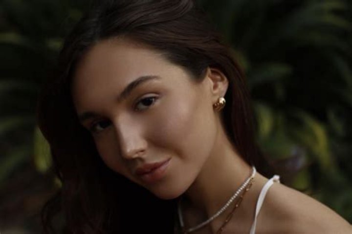 Unlocking The Secrets Of Daphne Zuniga's Net Worth