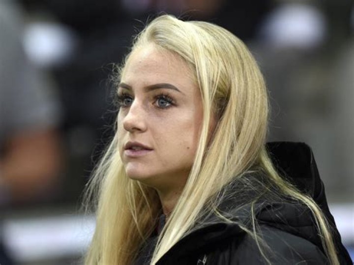 Unraveling Alisha Lehmann's Relationships: A Closer Look