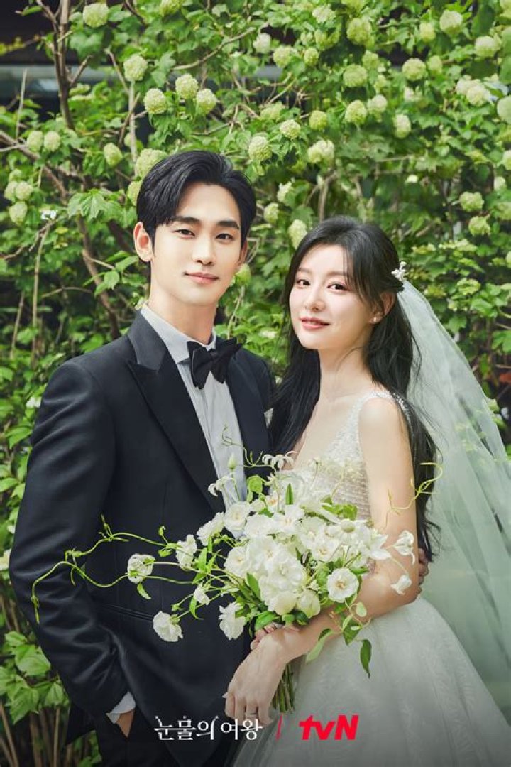 Unraveling The Fascination Behind Kim Soo Hyun And Kim Ju Na