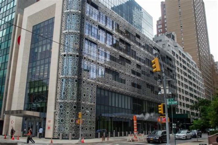 Unveil The Secrets Of The Iconic Glass House In New York City