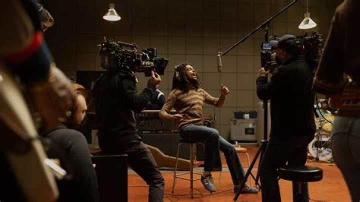 Unveiling Martin Henderson's Wife: Love Behind The Scenes