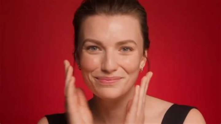 Unveiling The Allure Of The Hyaluronic Acid Commercial Actress