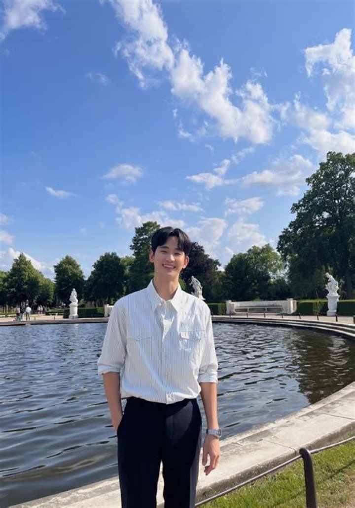 Unveiling The Dimensions: Kim Soo-hyun Height And Weight