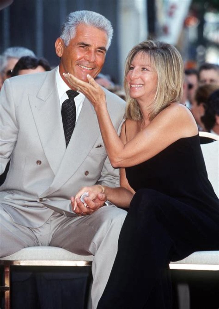 Unveiling The Height Of A Legend: How Tall Is Barbara Streisand?