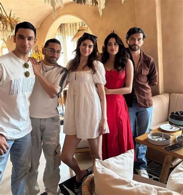 Unveiling The Life Of Shikhar Pahariya: A Wikipedia Overview