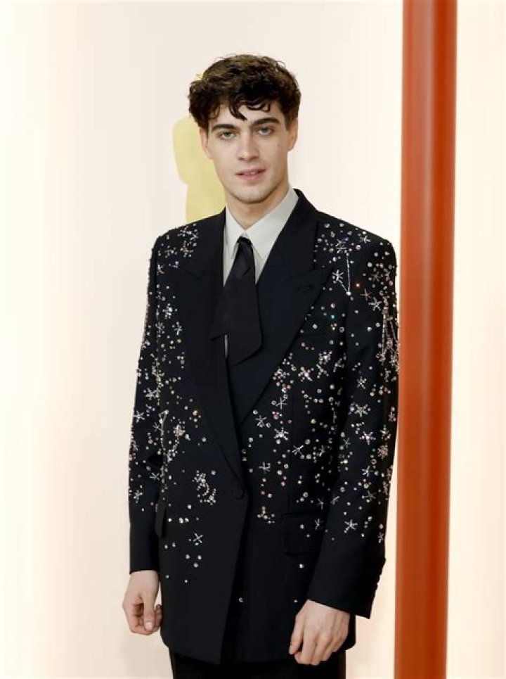 Unveiling The Mystery: Lorenzo Zurzolo's Wife Age