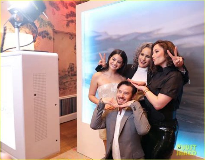 Unveiling The Private Life Of A Public Figure: Sadie Laflamme-Snow's Husband