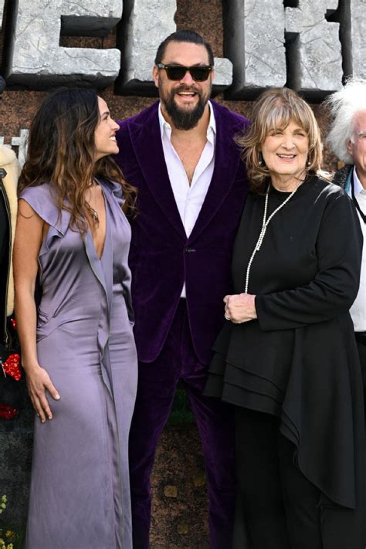 Unveiling The Romance: Who Is Lisa Bonet Dating Now?