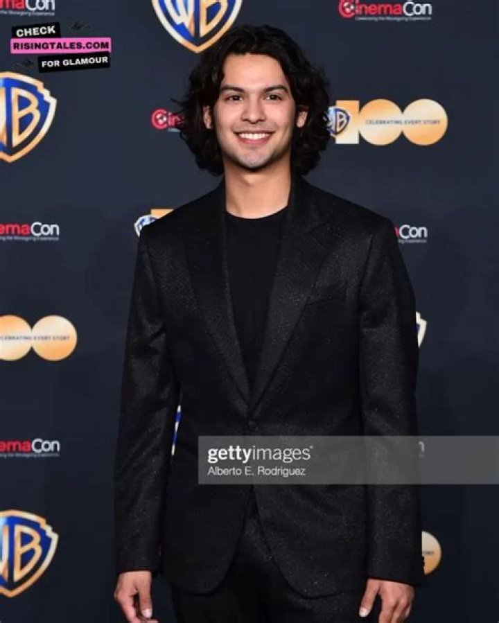 Xolo Maridueña Idade: Unveiling The Rising Star's Journey